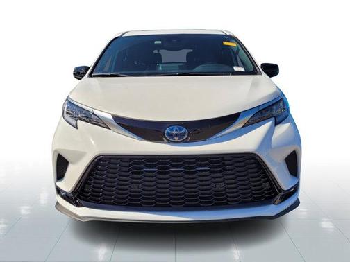 2022 Toyota Sienna XSE 7 Passenger