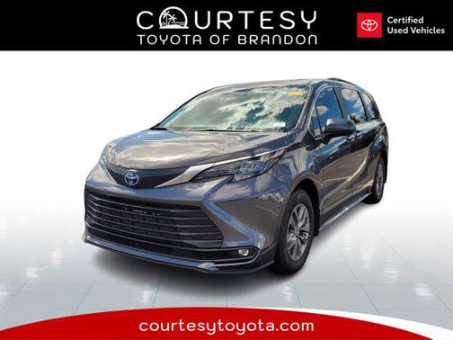 2025 Toyota Sienna XLE 8 Passenger