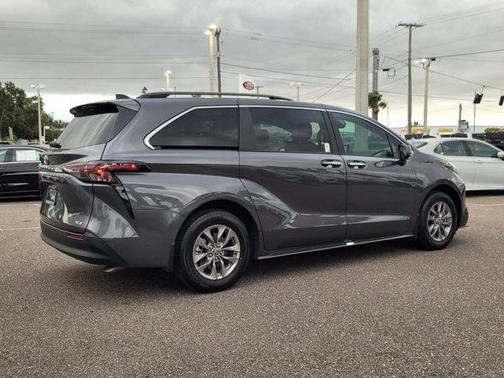 2025 Toyota Sienna XLE