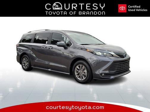 2025 Toyota Sienna XLE