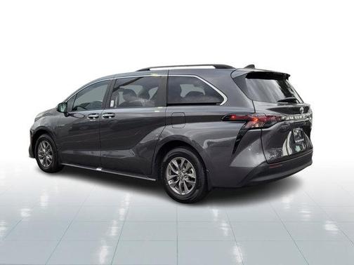 2025 Toyota Sienna XLE