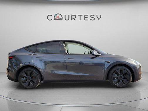 2024 Tesla Model Y Long Range Dual Motor All-Wheel Drive