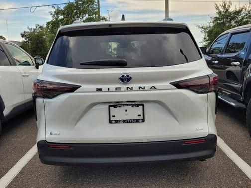2025 Toyota Sienna XLE 8 Passenger