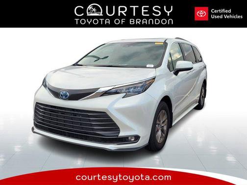2025 Toyota Sienna XLE 8 Passenger