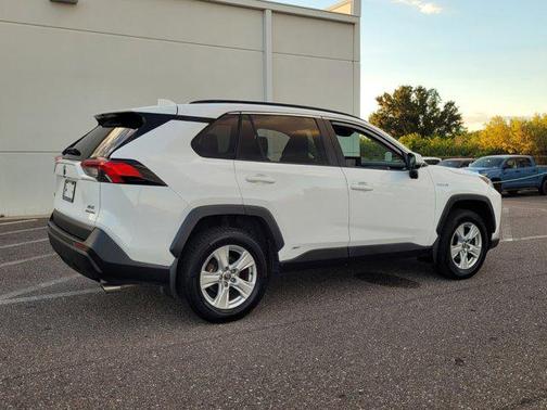 2021 Toyota RAV4 Hybrid XLE