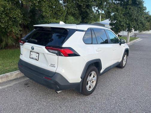 2021 Toyota RAV4 Hybrid XLE
