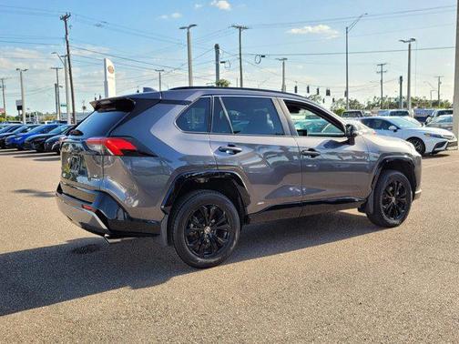 2022 Toyota RAV4 Hybrid SE
