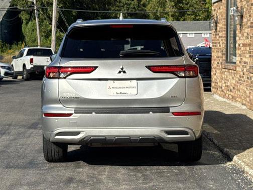 2022 Mitsubishi Outlander SEL Special Edition 2WD
