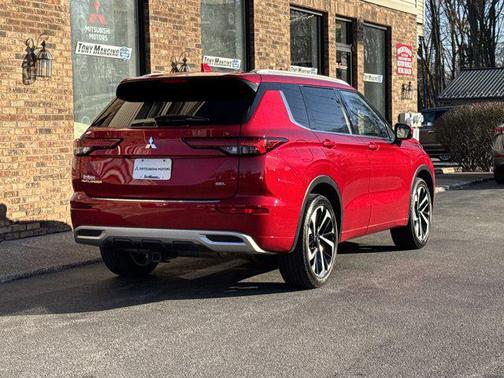 Red Diamond 2023 Mitsubishi Outlander SEL 2.5 2WD