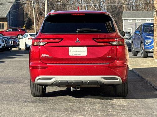 Red Diamond 2023 Mitsubishi Outlander SEL 2.5 2WD