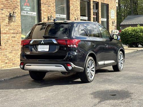 2020 Mitsubishi Outlander SE