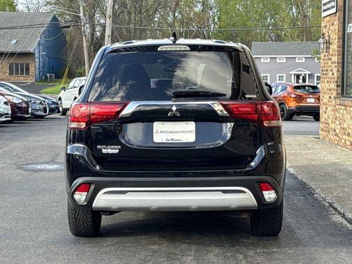 2020 Mitsubishi Outlander SE