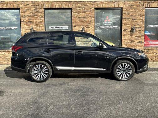 2020 Mitsubishi Outlander SE