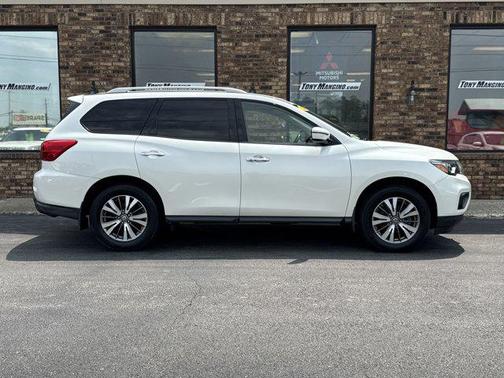 2018 Nissan Pathfinder SV