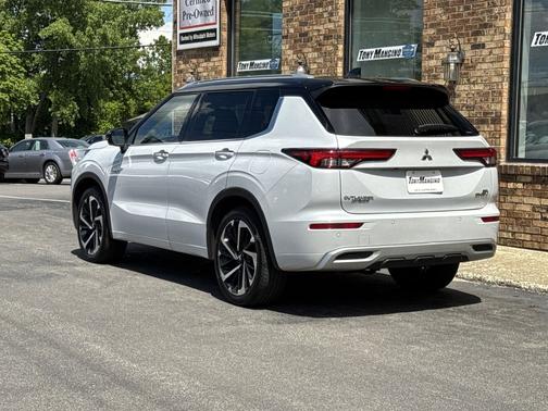 White Diamond/Black Roof 2023 Mitsubishi Outlander PHEV SEL