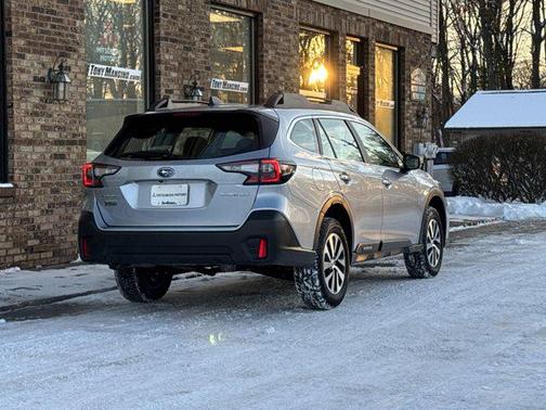 2021 Subaru Outback Base