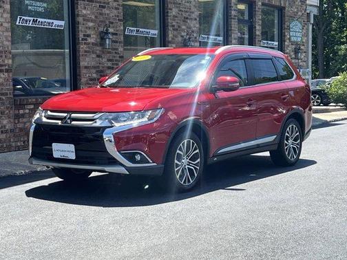 Photo 1 of 24 of 2017 Mitsubishi Outlander GT