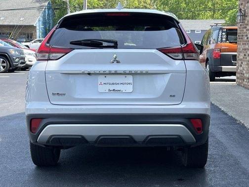 Photo 4 of 22 of 2022 Mitsubishi Eclipse Cross SE