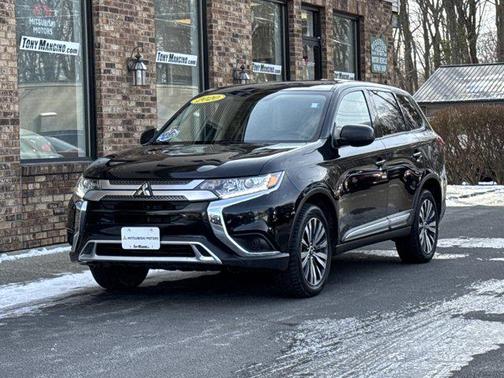 2020 Mitsubishi Outlander SE