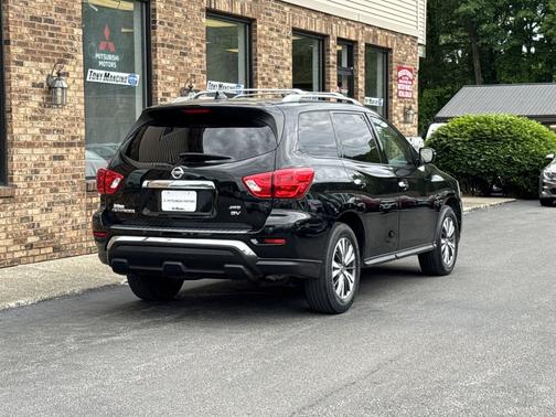 Magnetic Black Pearl 2019 Nissan Pathfinder SV