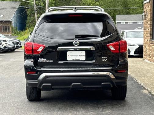 Magnetic Black Pearl 2019 Nissan Pathfinder SV