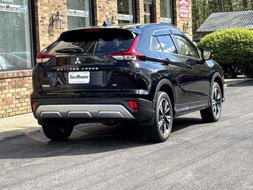 Labrador Black Pearl 2024 Mitsubishi Eclipse Cross SE