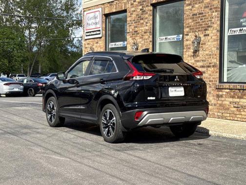 Labrador Black Pearl 2024 Mitsubishi Eclipse Cross SE