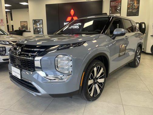 Moonstone Gray Metallic 2026 Mitsubishi Outlander SE 1.5T S-AWC