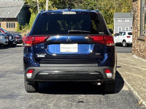 2020 Mitsubishi Outlander SE