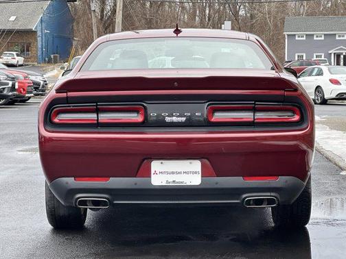 Octane Red Pearlcoat 2018 Dodge Challenger SXT