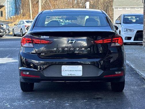 2019 Hyundai ELANTRA SE