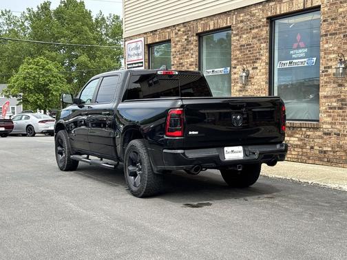 Diamond Black Crystal Pearlcoat 2019 RAM 1500 Big Horn