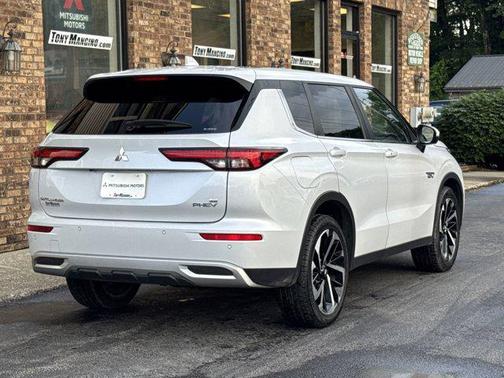 2023 Mitsubishi Outlander PHEV SE S-AWC