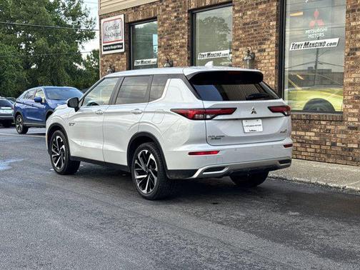 2023 Mitsubishi Outlander PHEV SE S-AWC