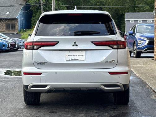 2023 Mitsubishi Outlander PHEV SE S-AWC
