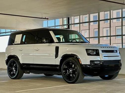 2022 Land Rover Defender 110 V8