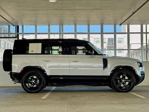 2022 Land Rover Defender 110 V8