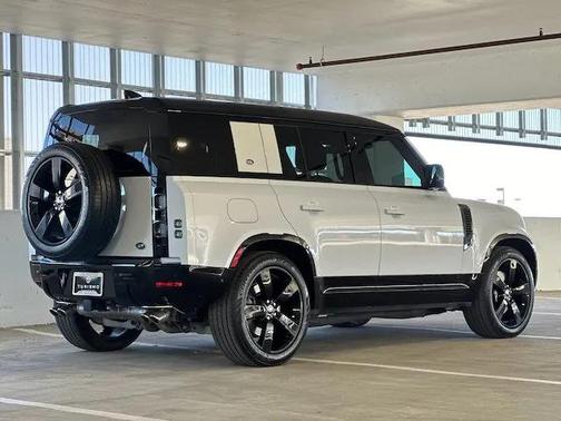 2022 Land Rover Defender 110 V8