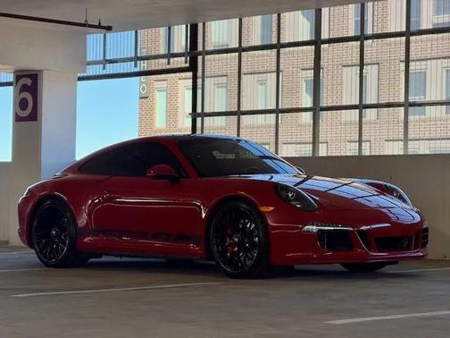 2015 Porsche 911 Carrera 4 GTS