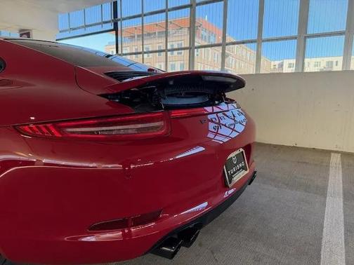 2015 Porsche 911 Carrera 4 GTS
