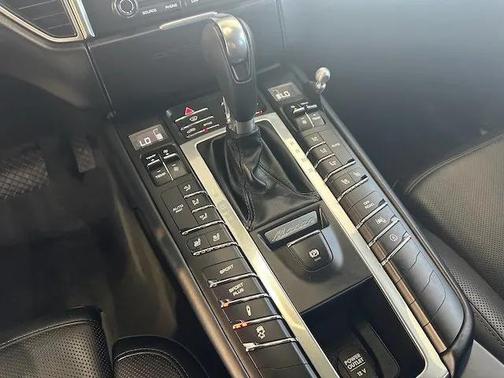 2018 Porsche Macan Turbo