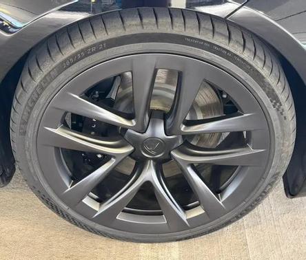 2022 Tesla Model S Plaid