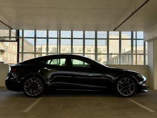 2022 Tesla Model S Plaid