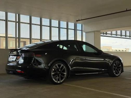 2022 Tesla Model S Plaid