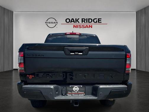 Super Black 2024 Nissan Frontier SV