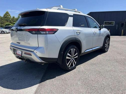 Brilliant Silver Metallic 2025 Nissan Pathfinder Platinum 4WD