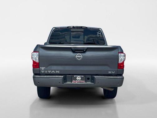 2023 Nissan Titan SV