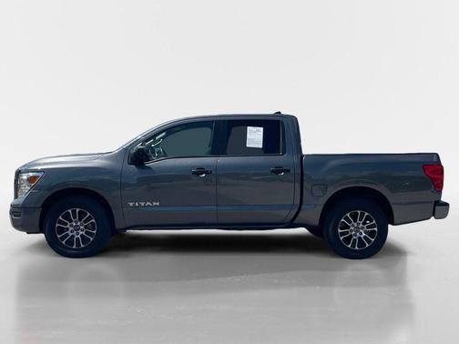 2023 Nissan Titan SV