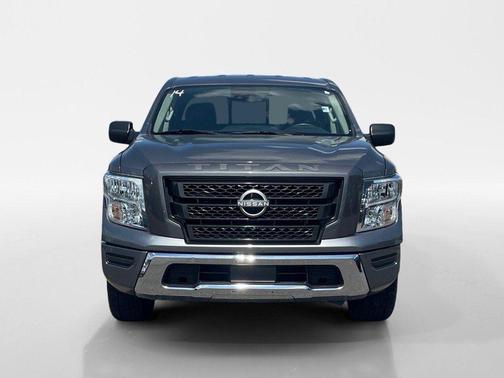 2023 Nissan Titan SV