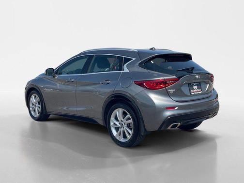 2017 INFINITI QX30 Premium